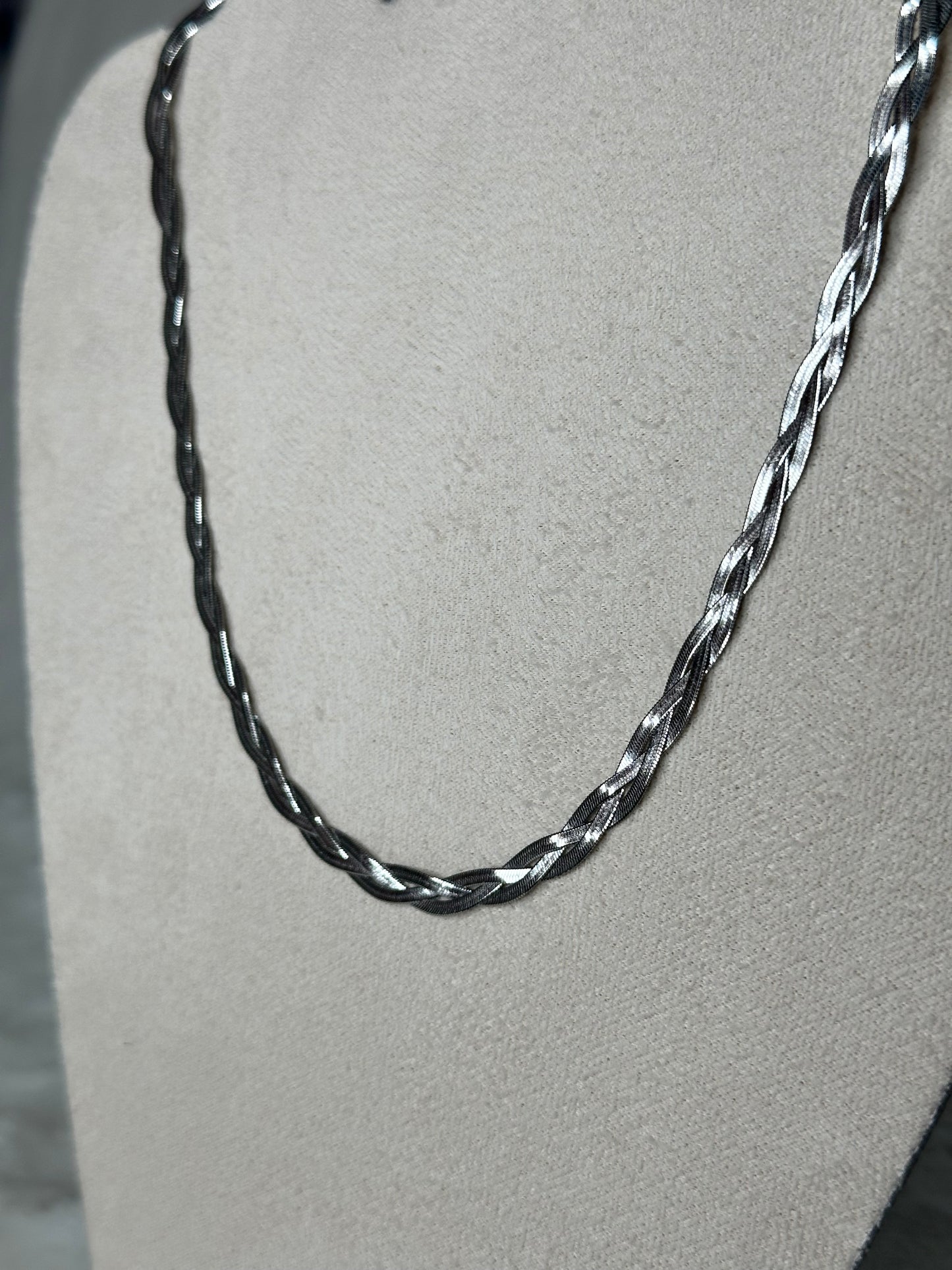 Naia Necklace