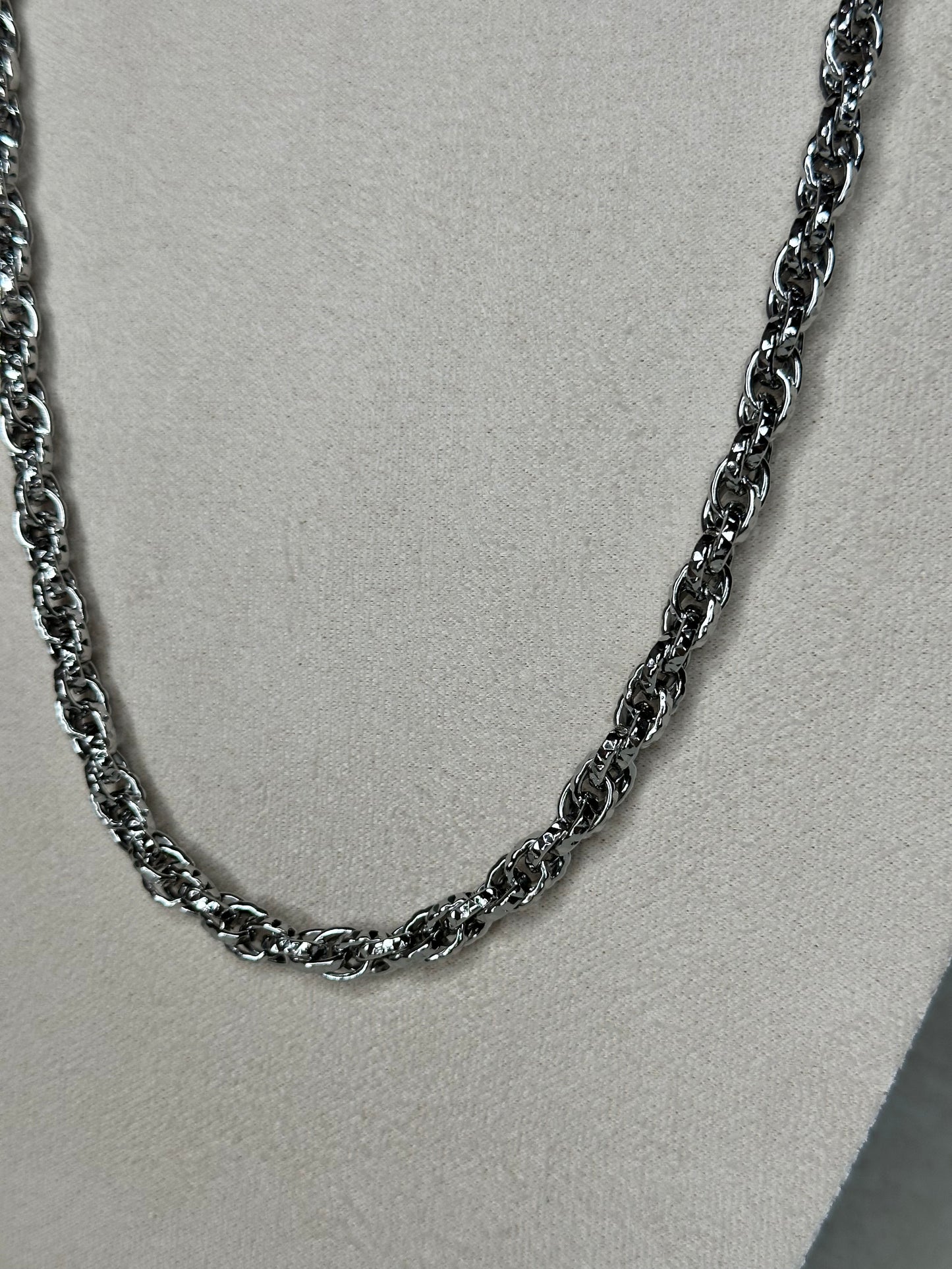 Reina Necklace