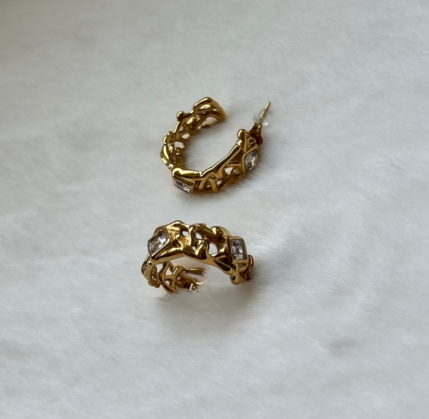 Yeseva Earrings
