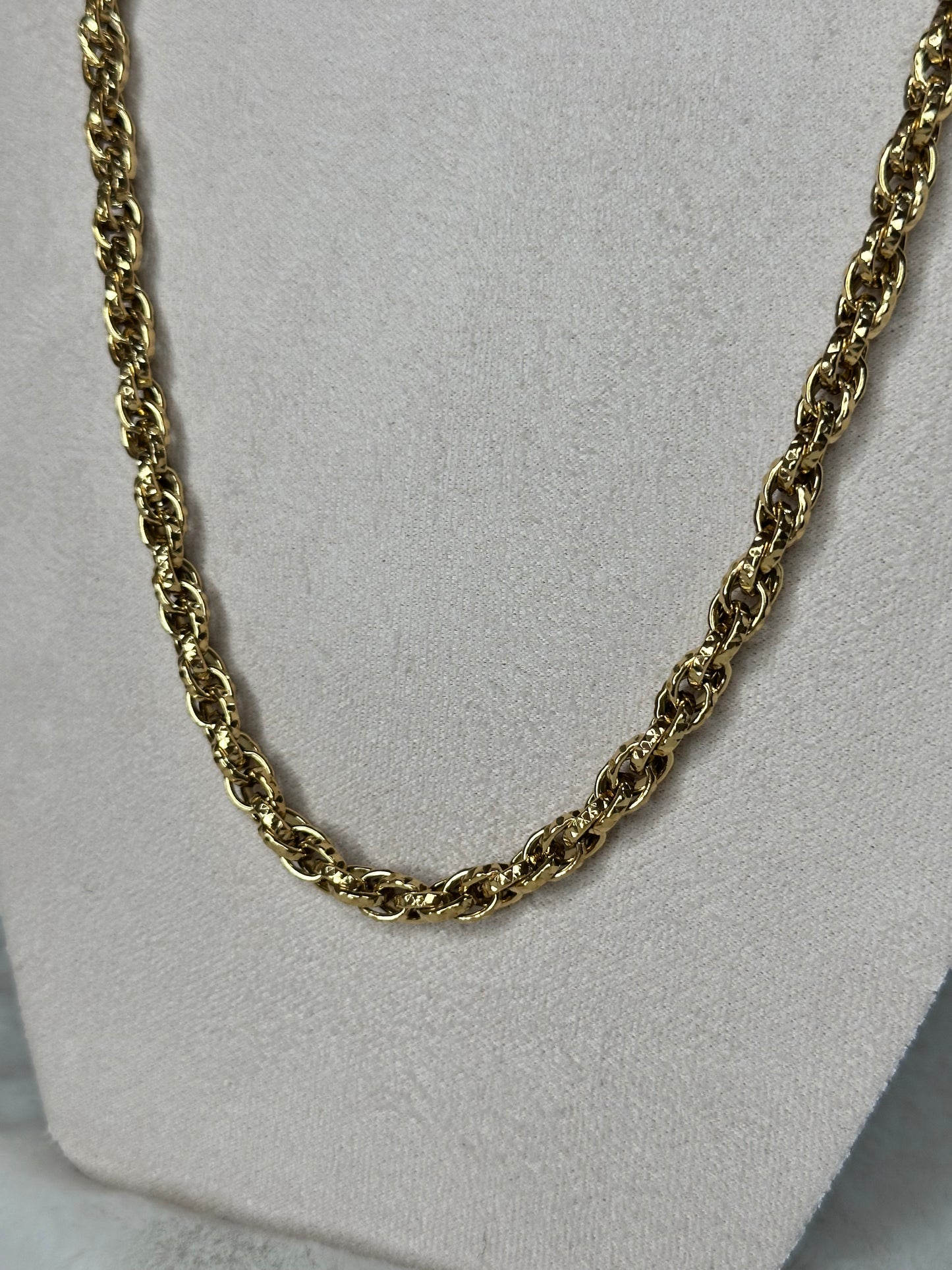 Reina Necklace