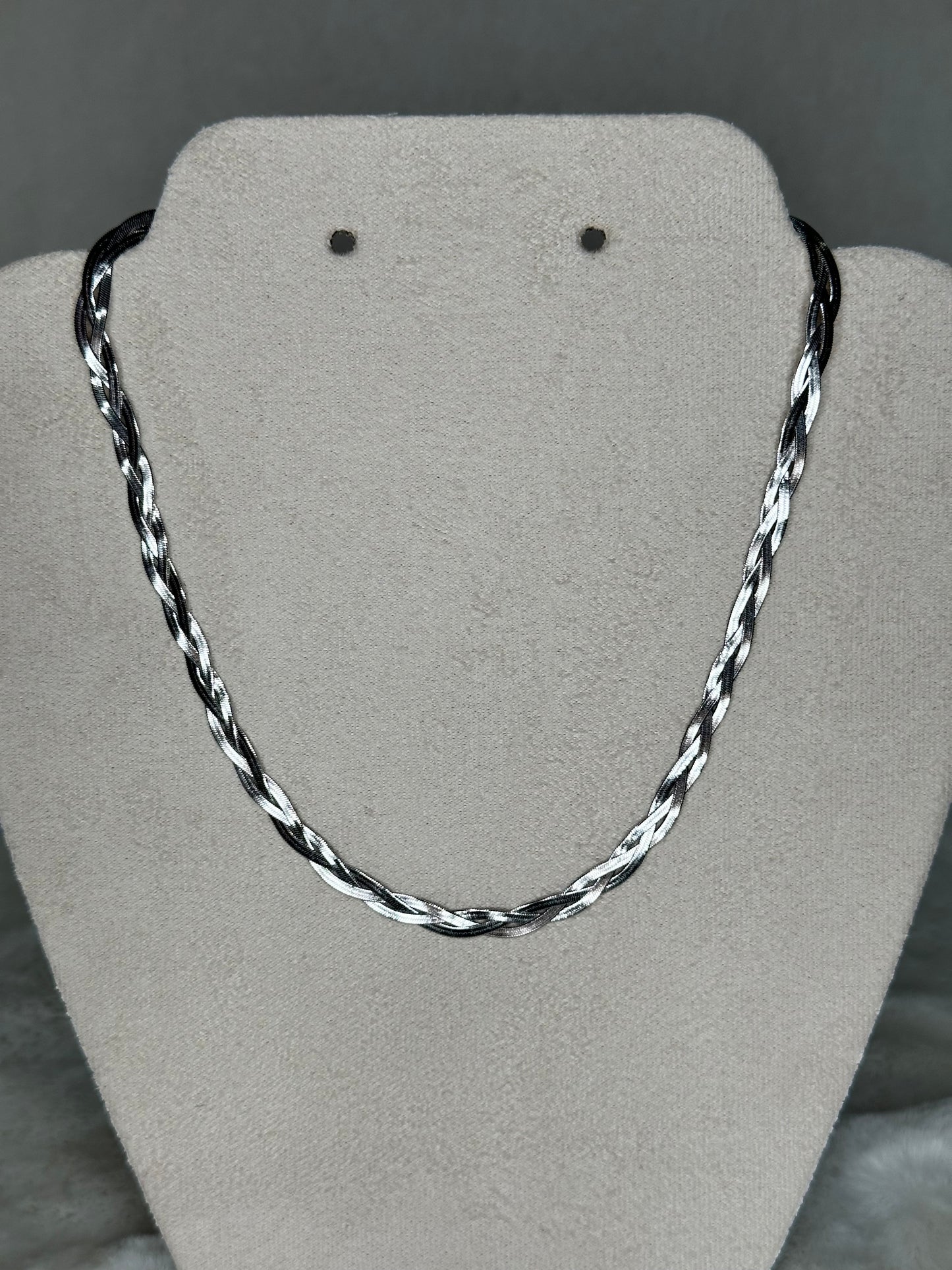 Naia Necklace