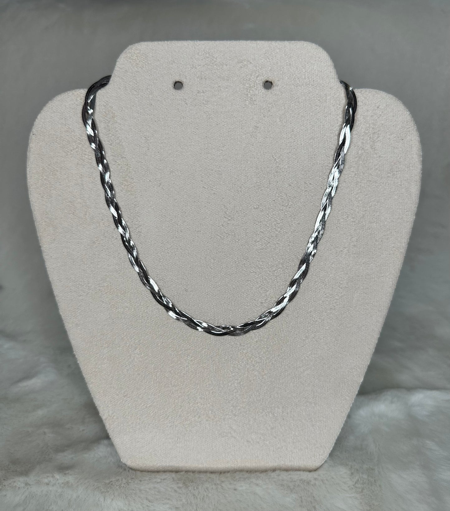 Naia Necklace
