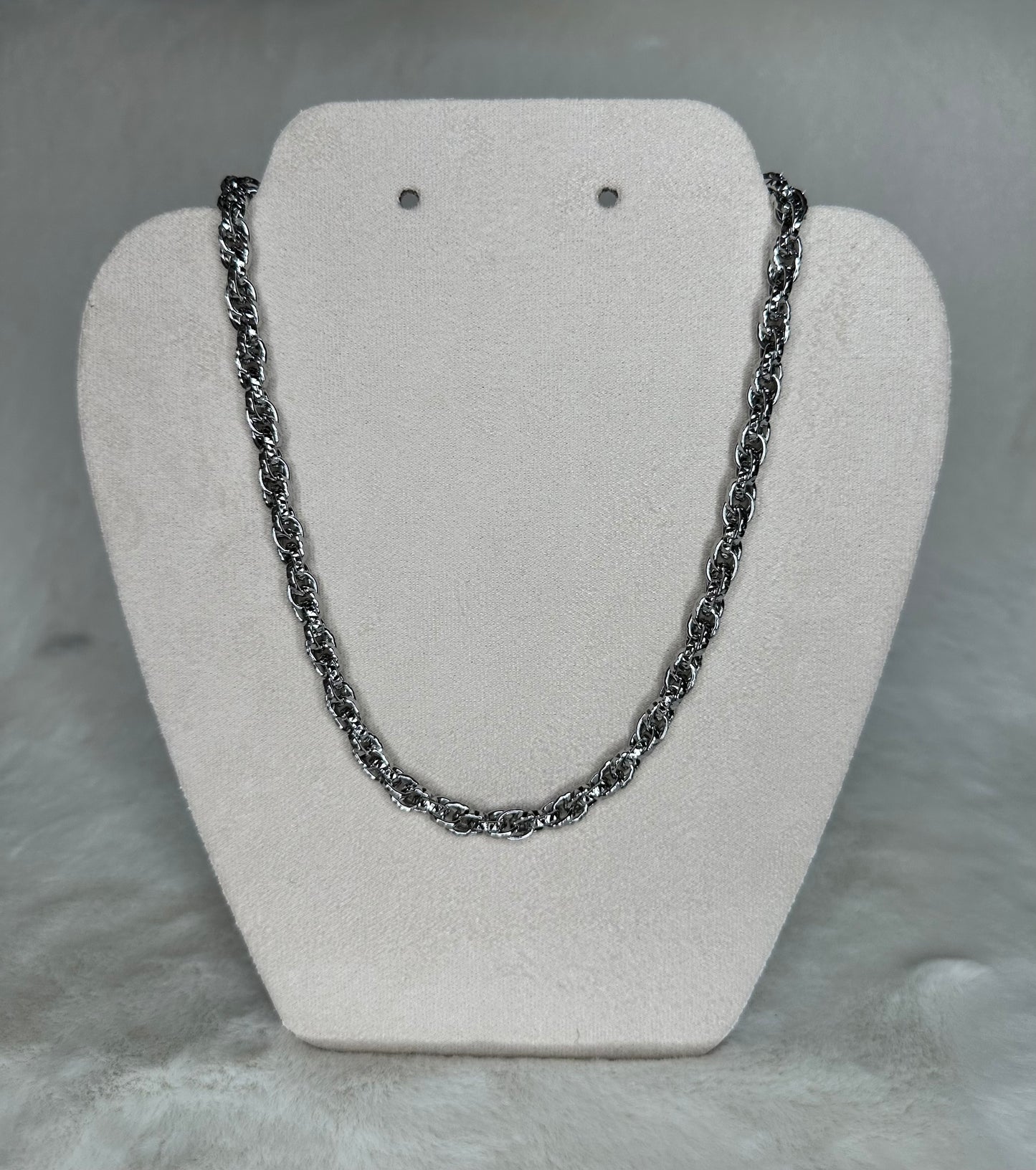 Reina Necklace