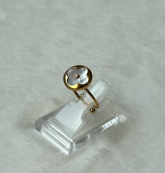Emilia Ring